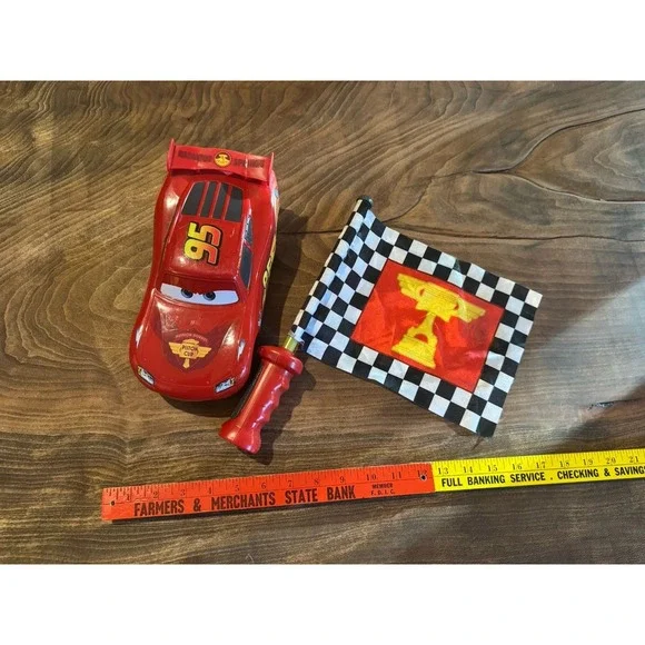 Mattel 2016 Cars Flag Finish Flash Lightning McQueen Disney Cars - Picture 2 of 2